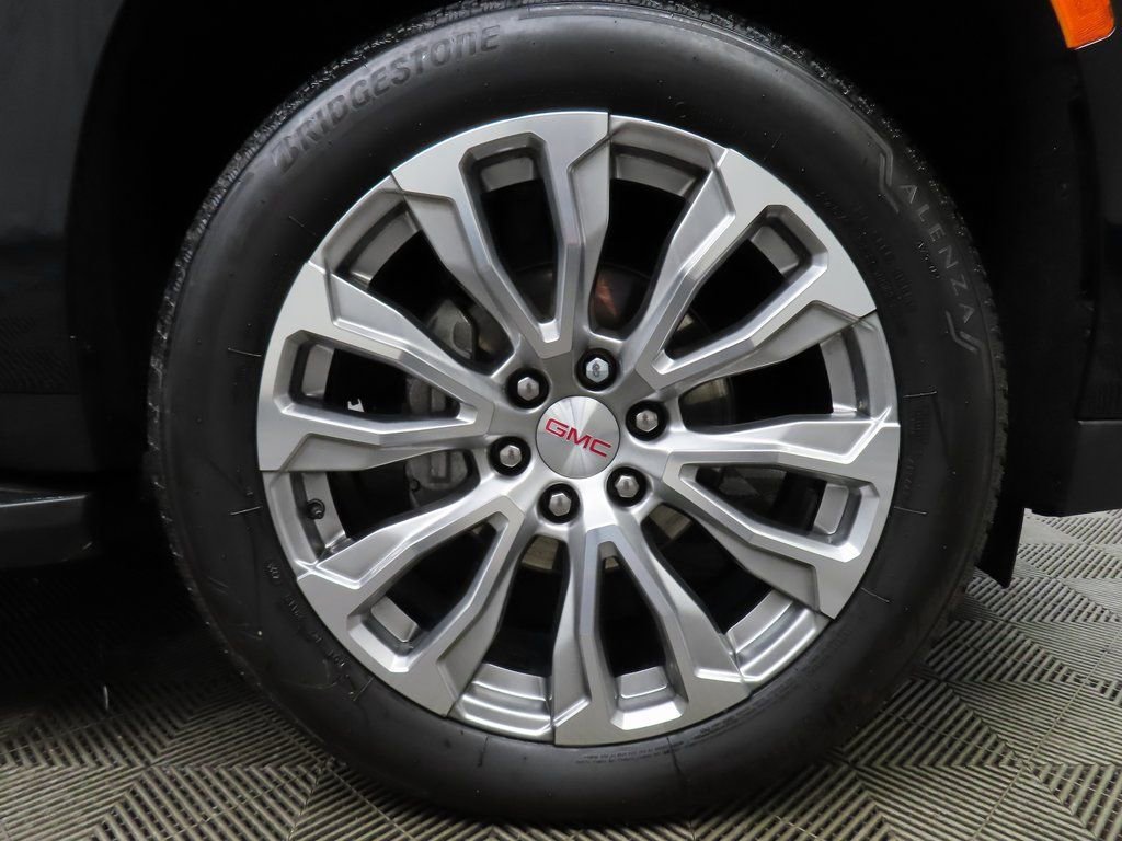 Used 2024 GMC Yukon XL Denali image 8