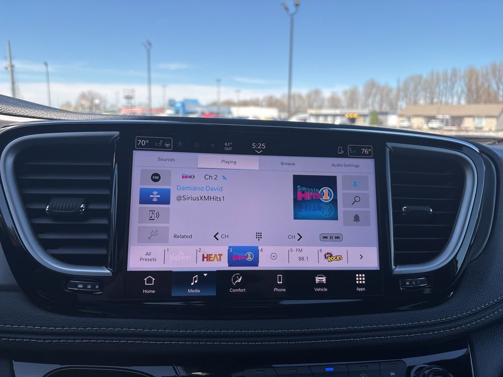 New 2025 Chrysler Pacifica Select image 26