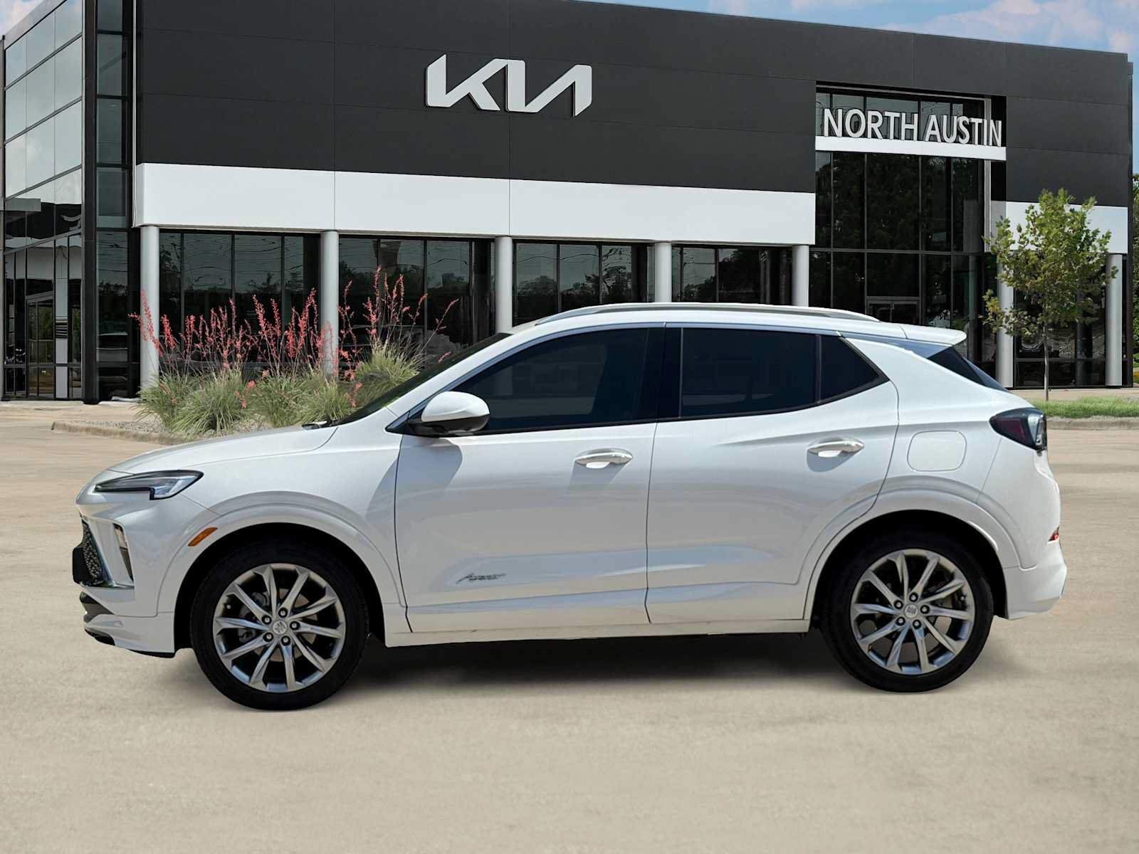 Used 2025 Buick Encore GX Avenir w/ Avenir Technology Package FWD image 6