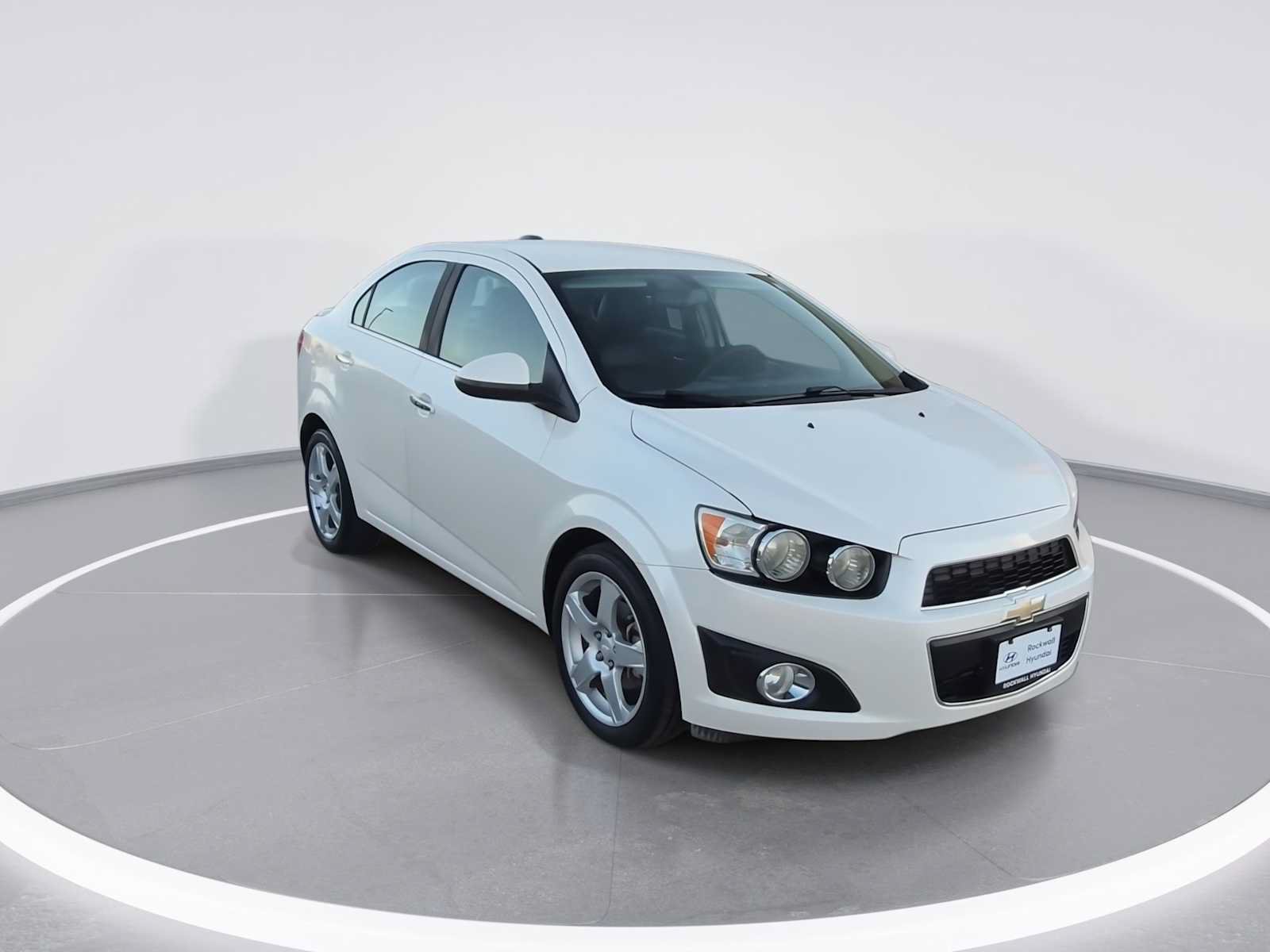 Used 2015 Chevrolet Sonic LTZ FWD image 2