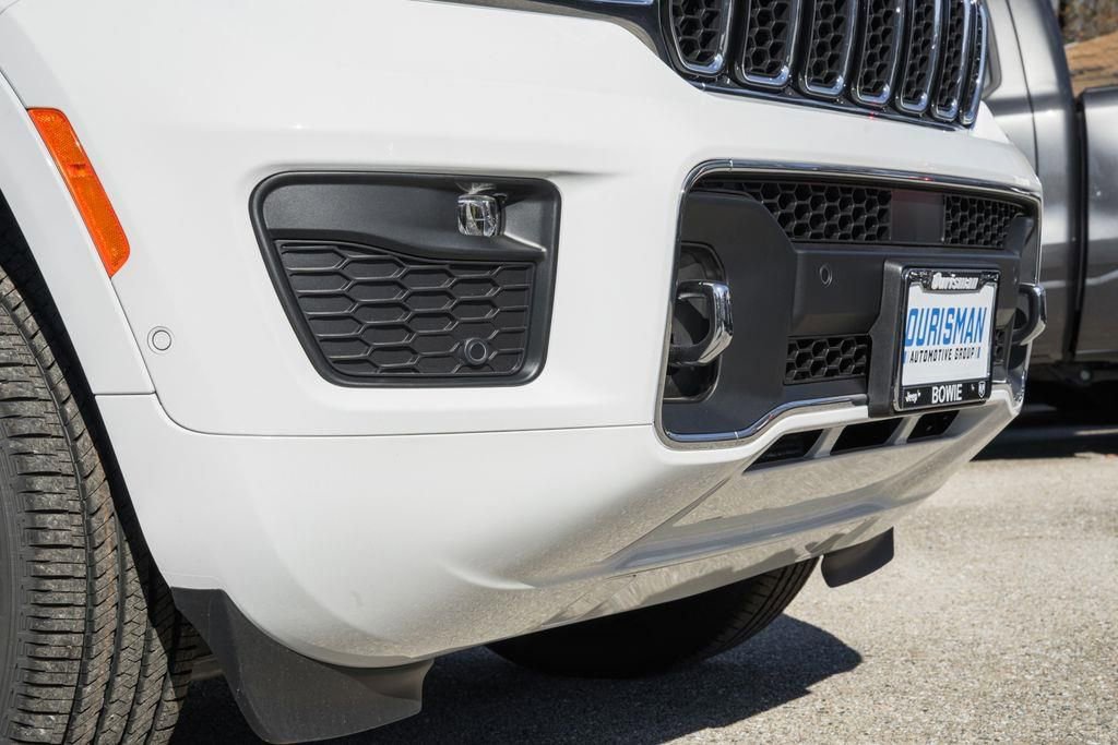 New 2025 Jeep Grand Cherokee Overland w/ Luxury Tech Group IV AWD/4WD image 13