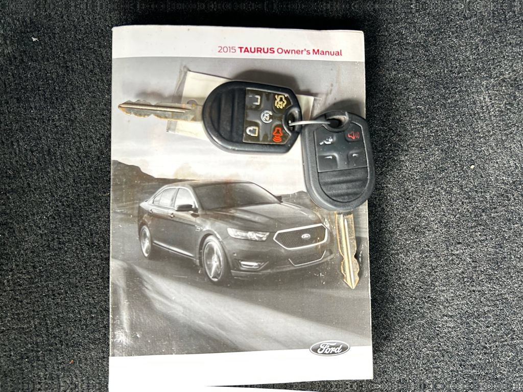 Used 2015 Ford Taurus SEL FWD image 16