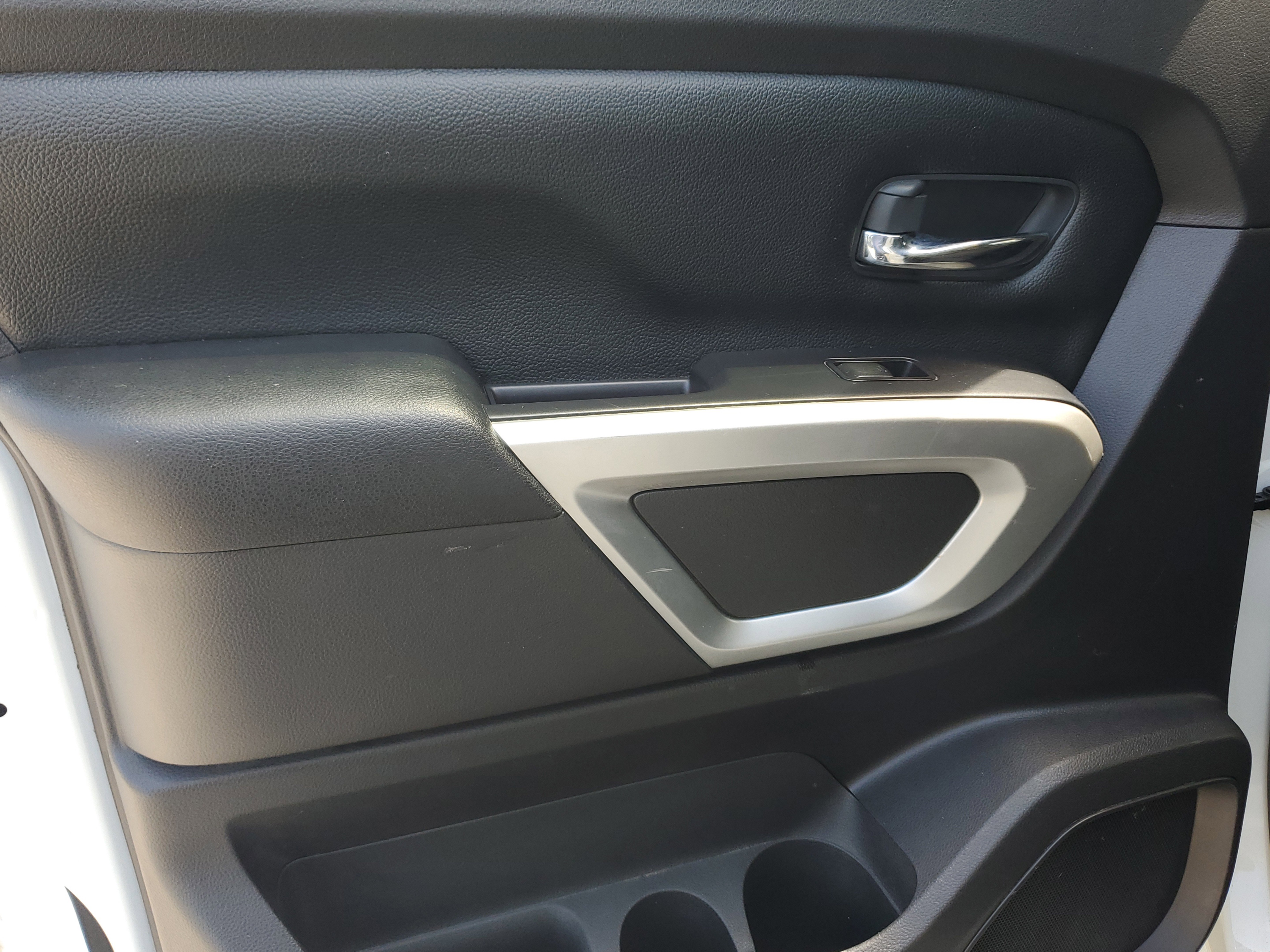 Used 2021 Nissan Titan SV w/ SV Convenience Package image 28