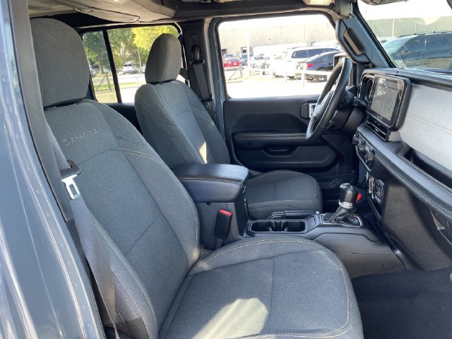 Used 2024 Jeep Wrangler Unlimited Sahara AWD/4WD image 27