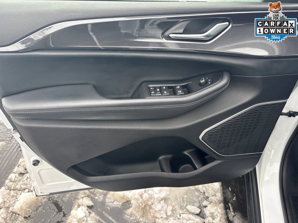 Certified 2022 Jeep Grand Cherokee Laredo w/ Luxury Tech Group I image 11