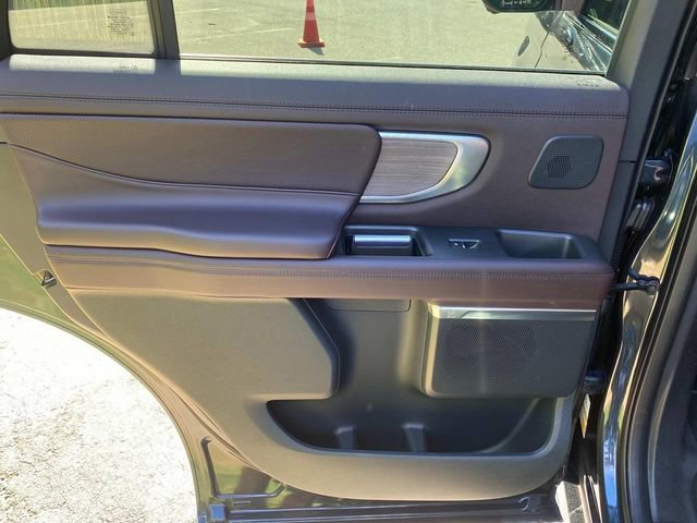 Used 2025 Ford Expedition Platinum w/ Platinum Ultimate Package image 11