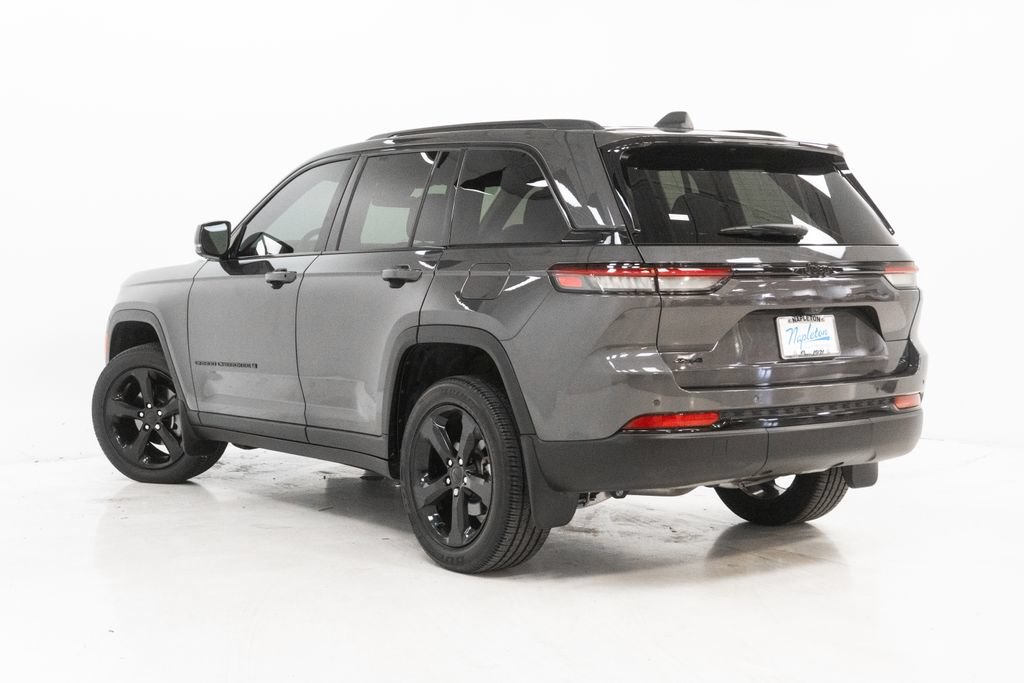 Used 2025 Jeep Grand Cherokee Altitude AWD/4WD image 29
