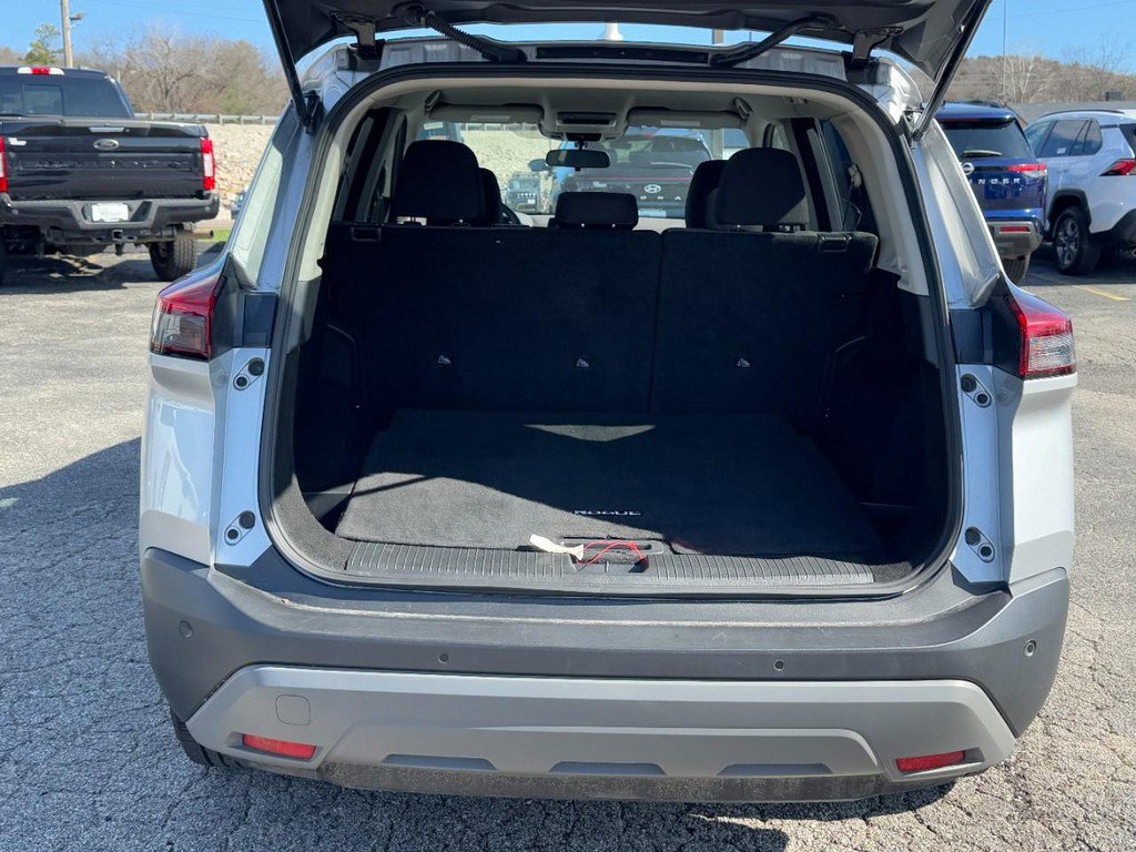 Used 2023 Nissan Rogue SV image 9