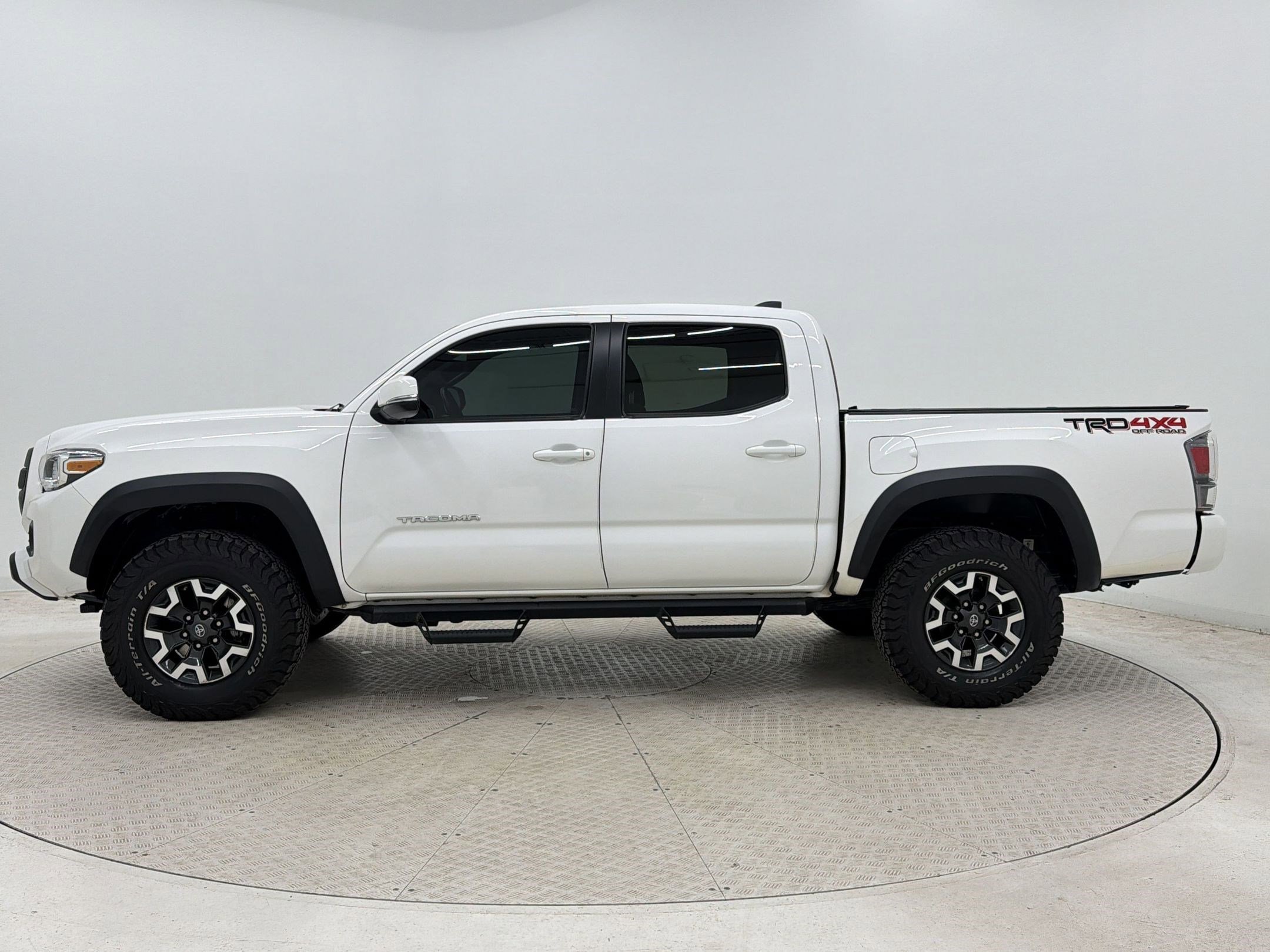 Used 2020 Toyota Tacoma TRD Off-Road w/ Technology Package AWD/4WD image 2