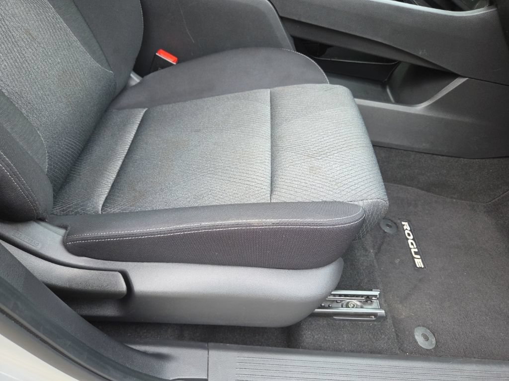 Certified 2025 Nissan Rogue SV FWD image 43