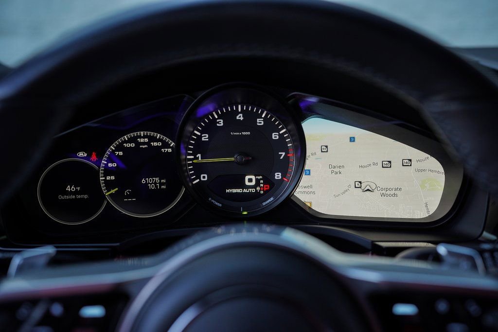 Used 2023 Porsche Cayenne Platinum Edition image 27