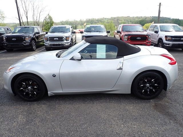 Used 2010 Nissan 370Z Roadster RWD image 2