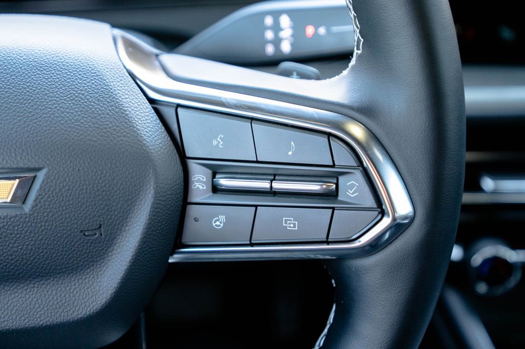 Used 2025 Chevrolet Traverse LT image 16