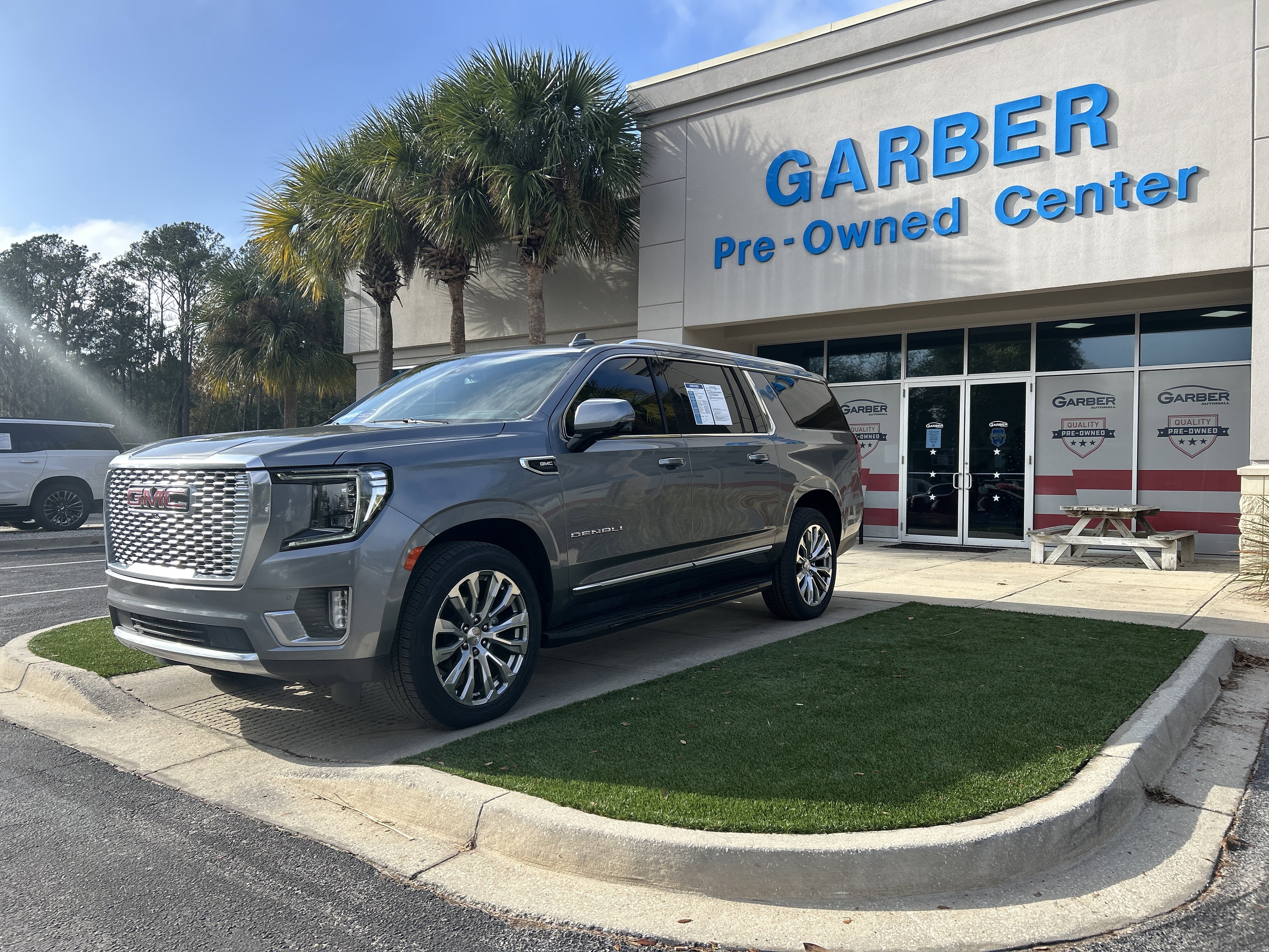Certified 2022 GMC Yukon XL Denali image 3