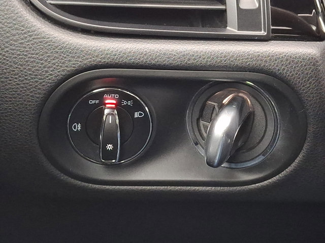 Used 2021 Porsche Macan image 25