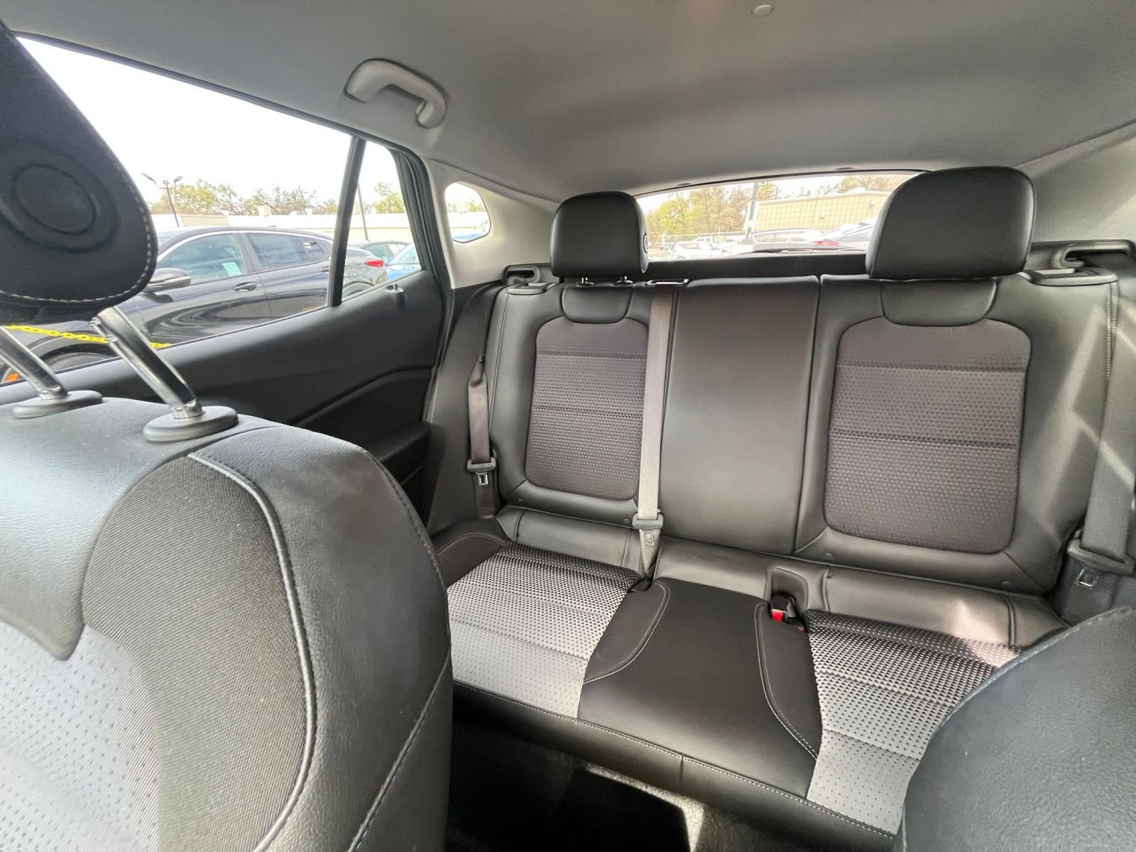 Used 2025 Chevrolet Trax LT w/ LT Convenience Package image 38