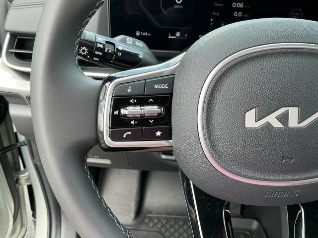 Used 2026 Kia Carnival SX w/ SX Dark Edition Package FWD image 28