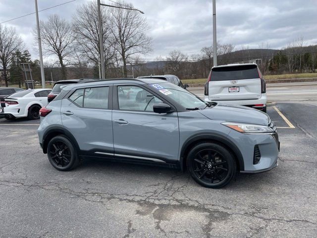 Used 2022 Nissan Kicks SR w/ Premium Package image 2