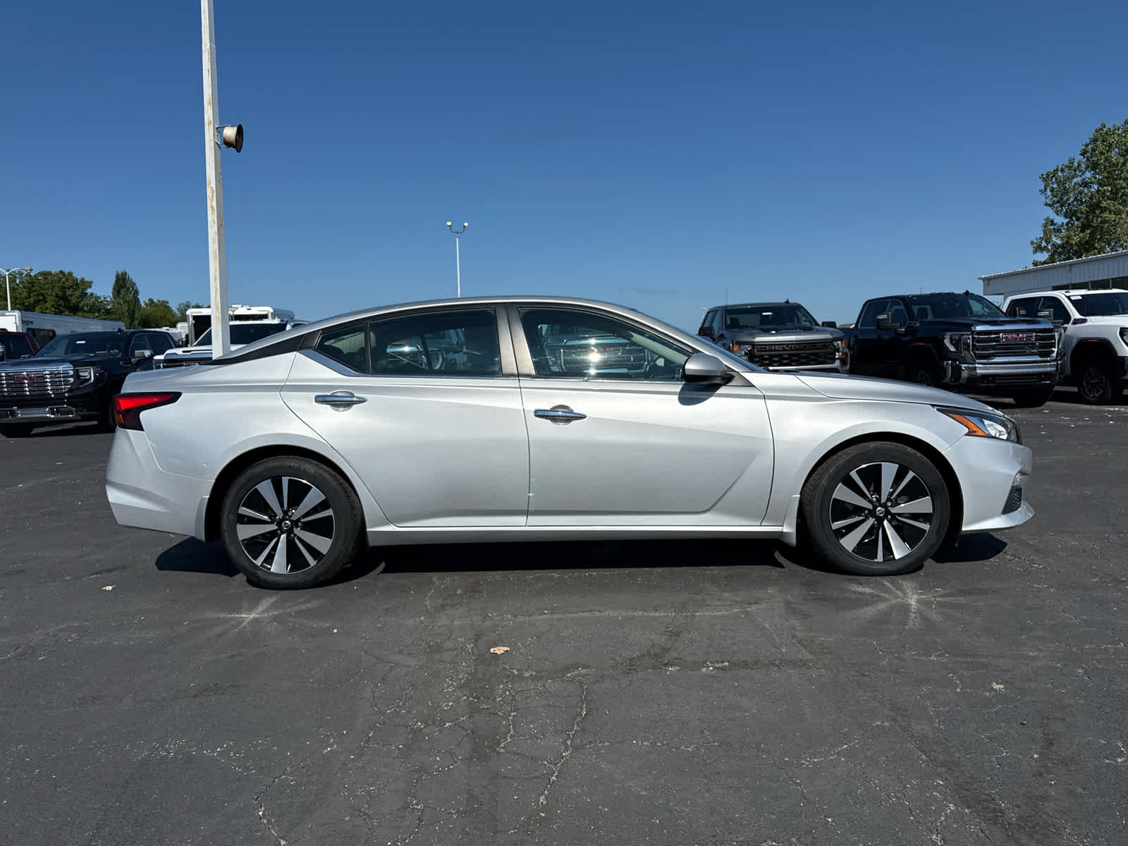 Used 2022 Nissan Altima 2.5 SV FWD image 6