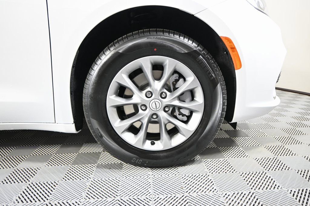 New 2026 Chrysler Pacifica Select image 11