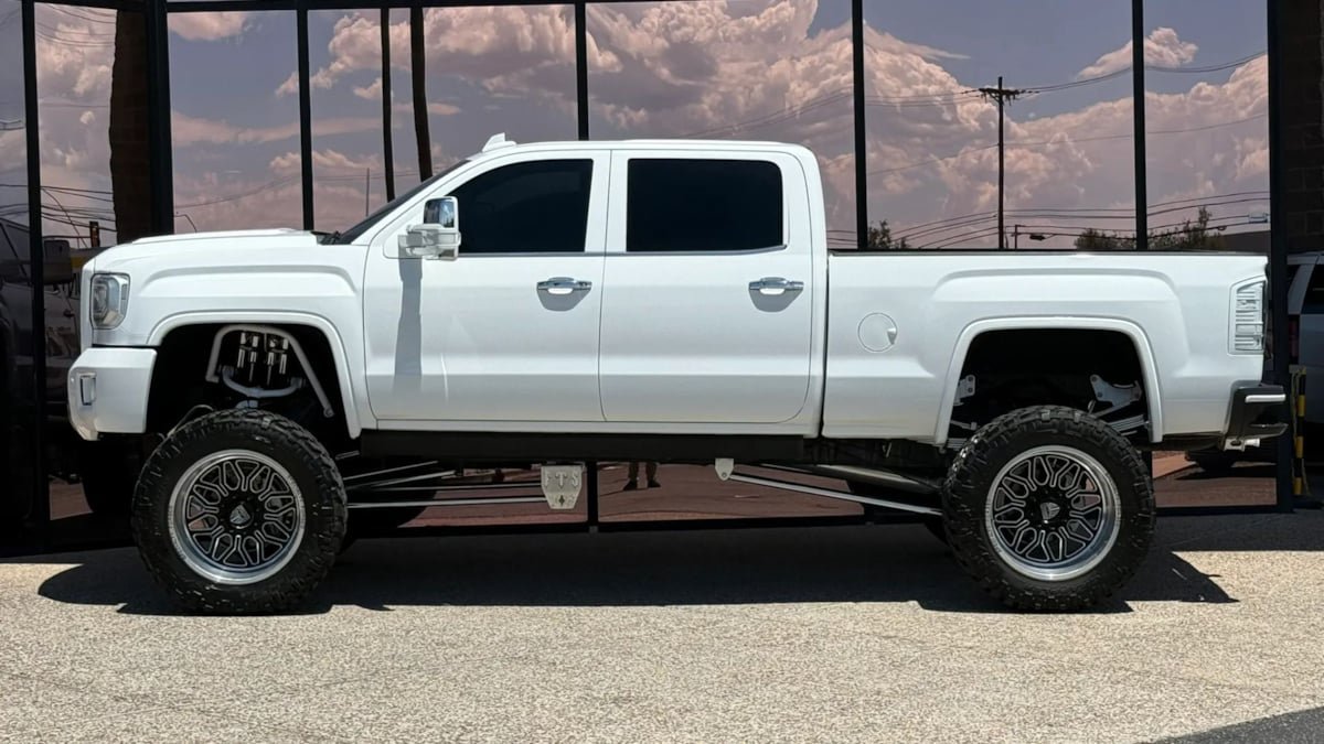 Used 2017 GMC Sierra 3500 Denali w/ Duramax Plus Package AWD/4WD image 4