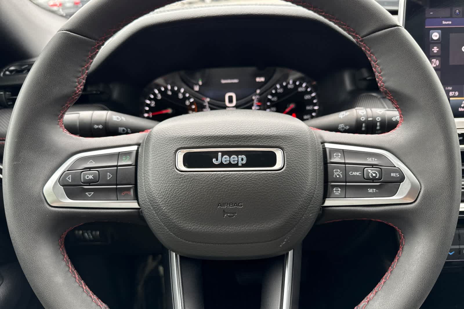 Used 2025 Jeep Compass Trailhawk AWD/4WD image 23