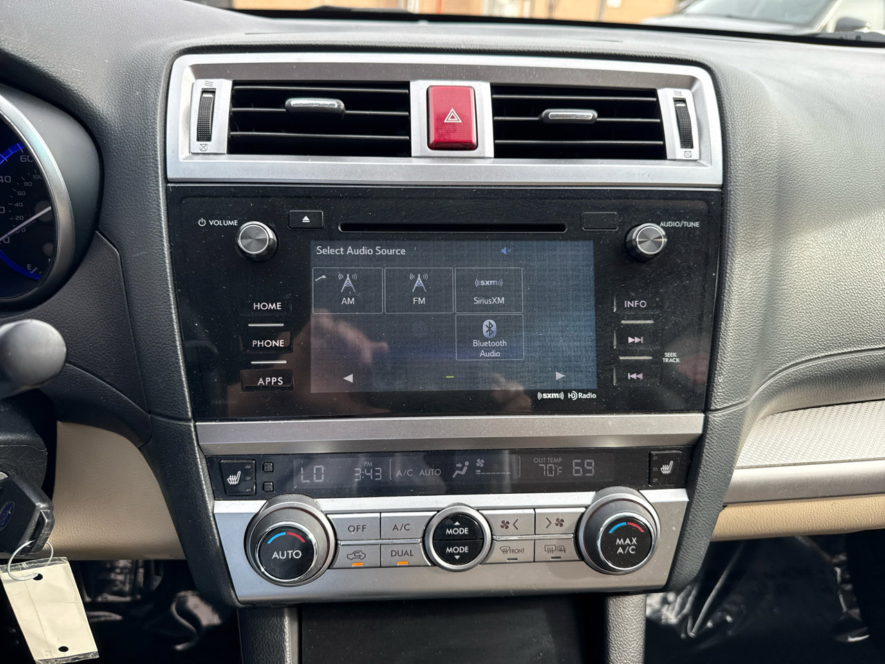 Used 2017 Subaru Outback 2.5i Premium image 19