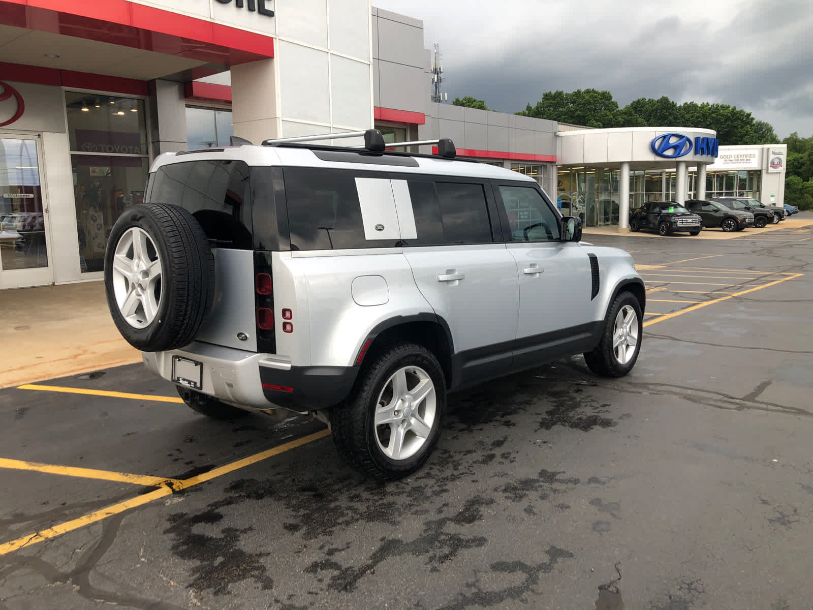 Used 2023 Land Rover Defender 110 SE AWD/4WD image 4