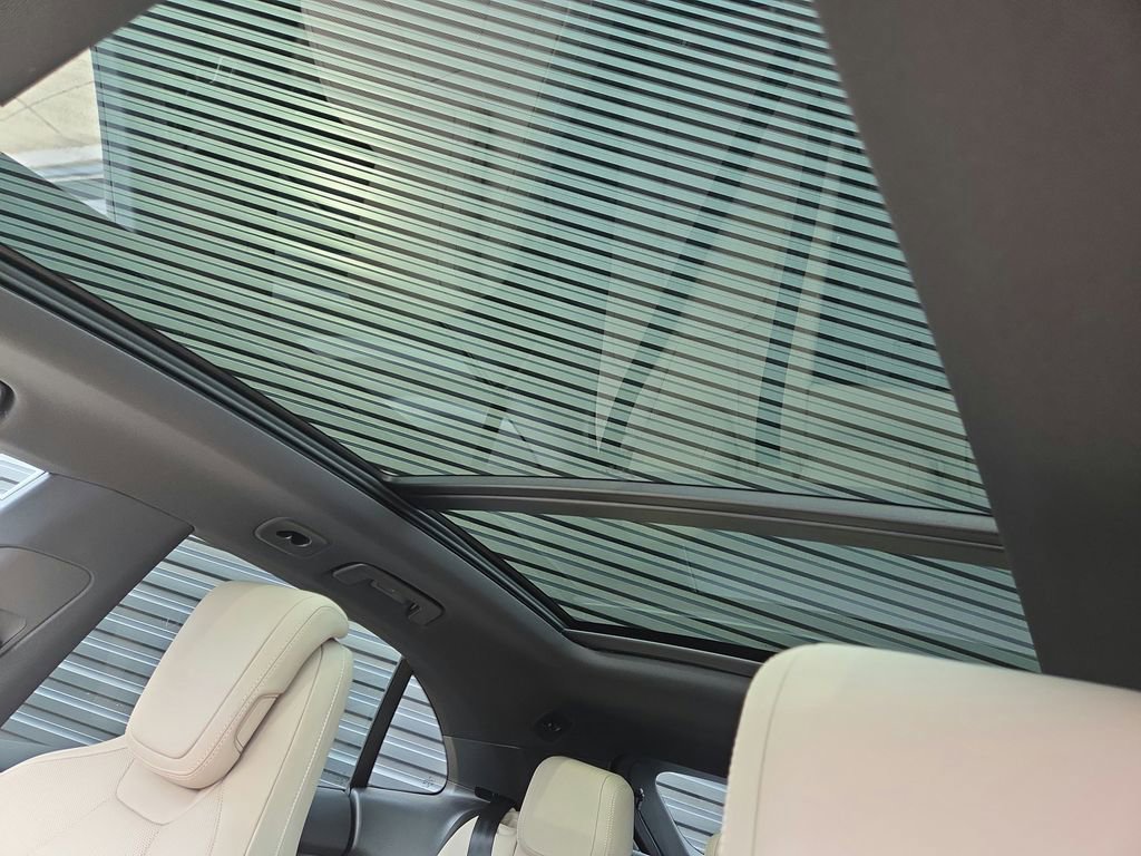 Certified 2025 Porsche Macan 4S Electric image 15