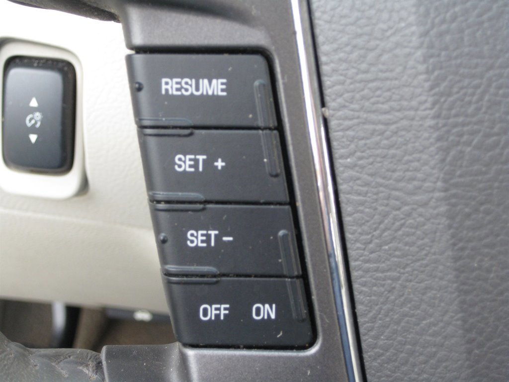 Used 2011 Ford Taurus SEL w/ 201A Rapid Spec Order Code image 16