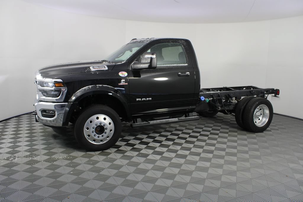 Used 2025 RAM 4500 4x4 Regular Cab DRW image 2