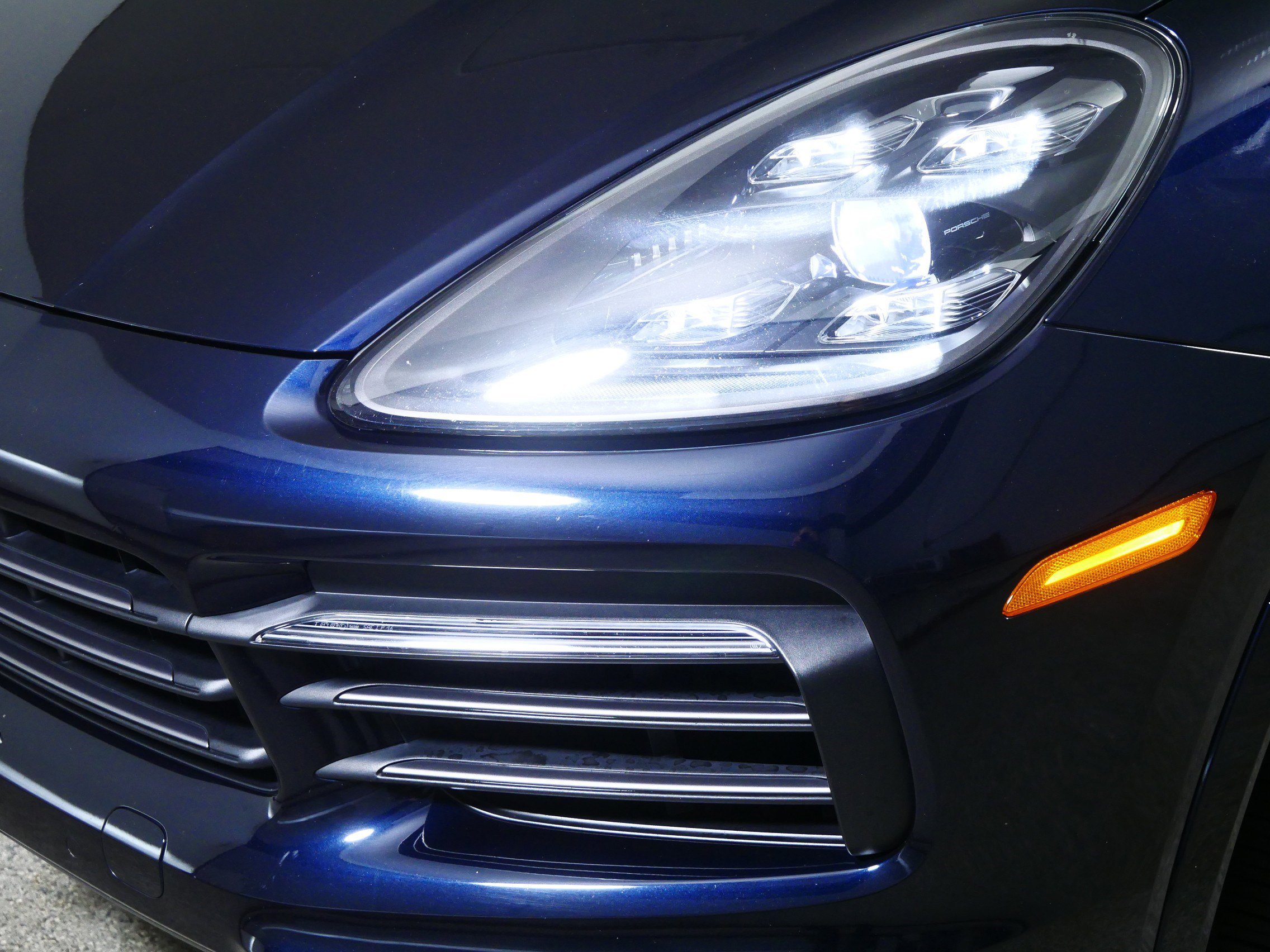 Used 2022 Porsche Cayenne Platinum Edition image 16