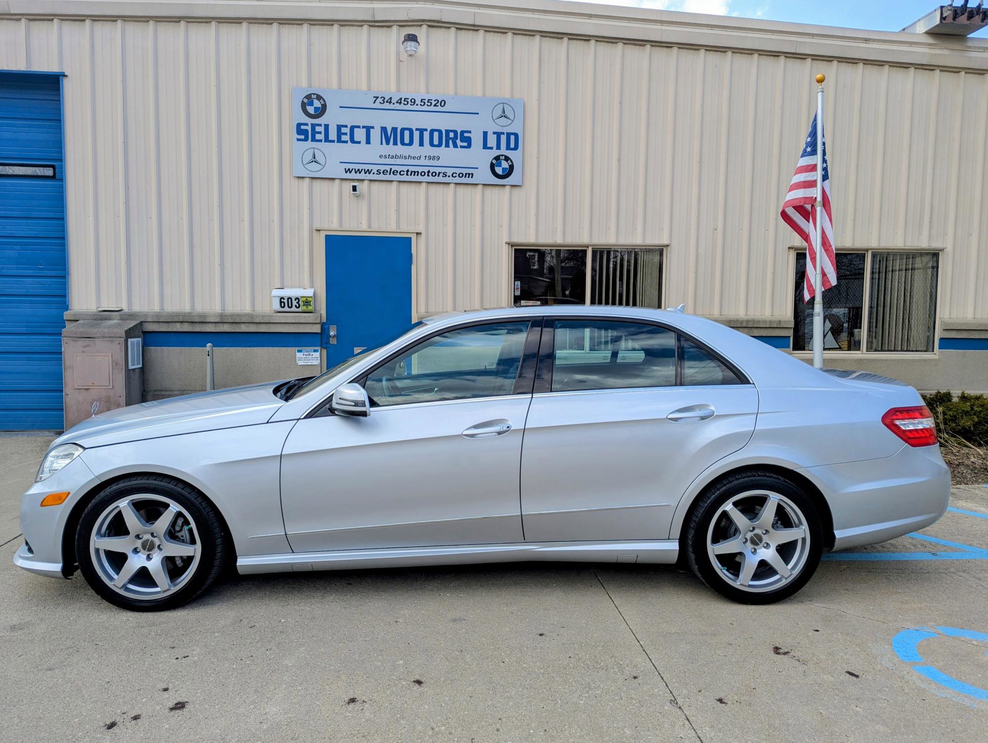 Used 2010 Mercedes-Benz E 350 4MATIC Sedan image 3