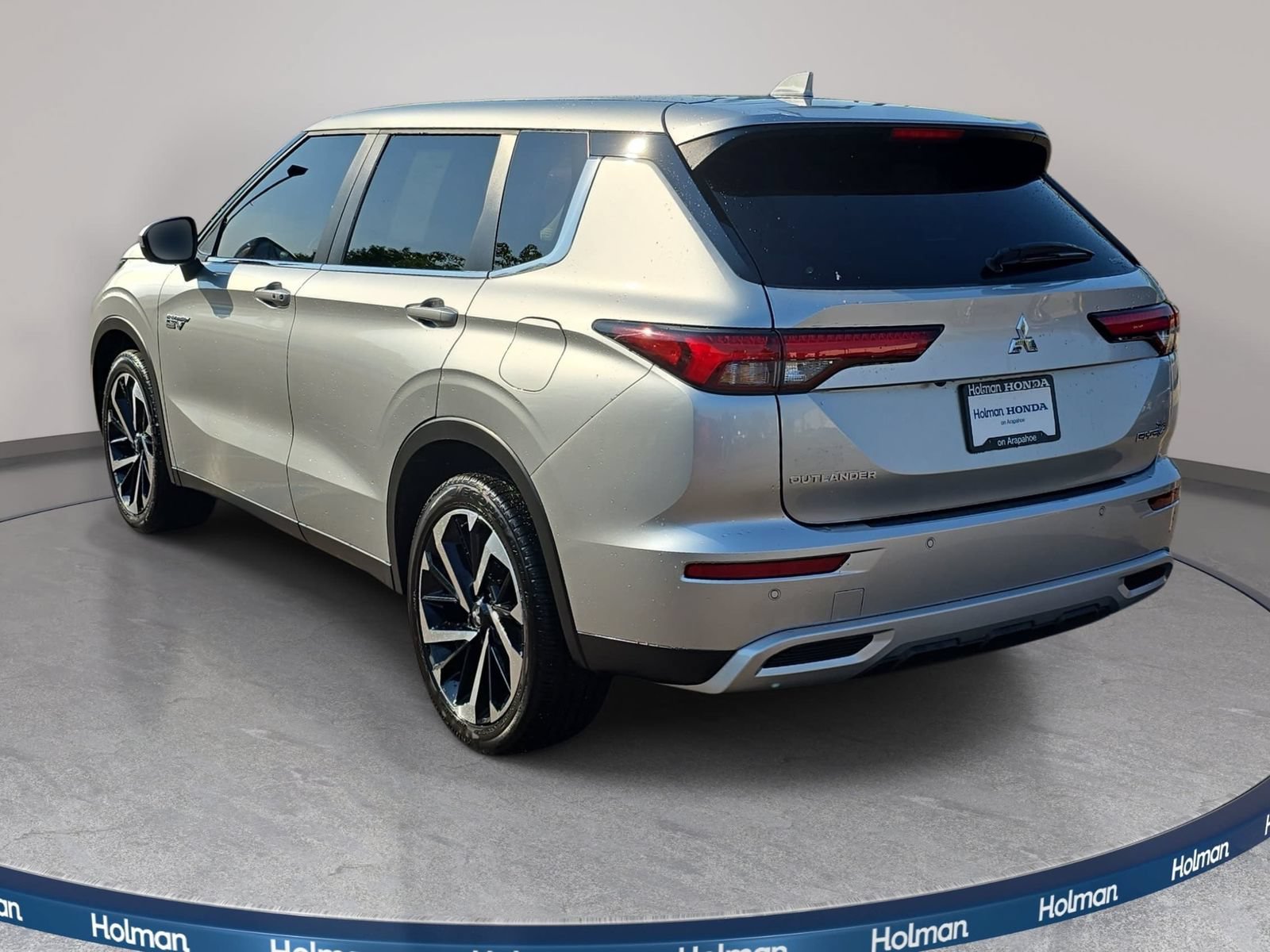 Used 2025 Mitsubishi Outlander 4WD Plug-In Hybrid image 8