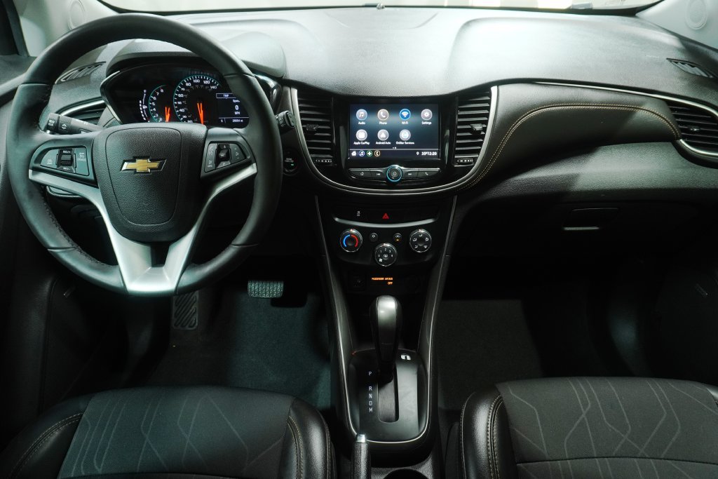 Used 2020 Chevrolet Trax LT w/ Sun & Sound Package FWD image 15