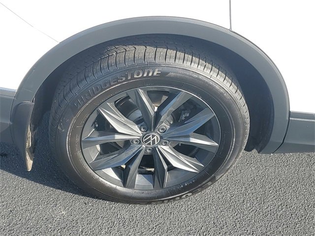 Certified 2024 Volkswagen Tiguan SE image 5