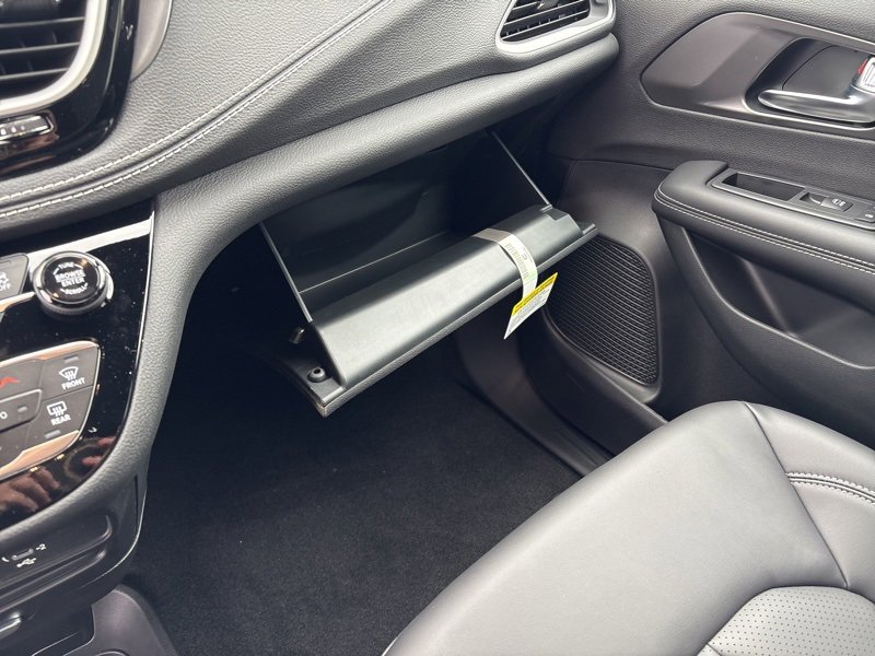 New 2026 Chrysler Pacifica Select image 35