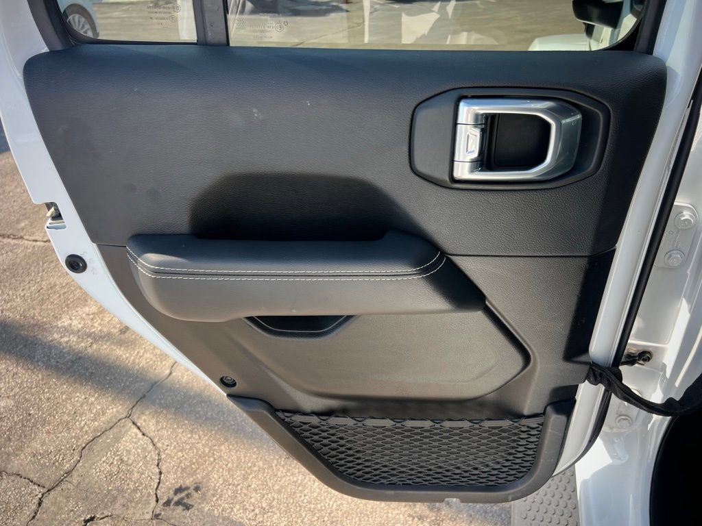 Used 2022 Jeep Wrangler Unlimited Sahara w/ Cold Weather Group image 23