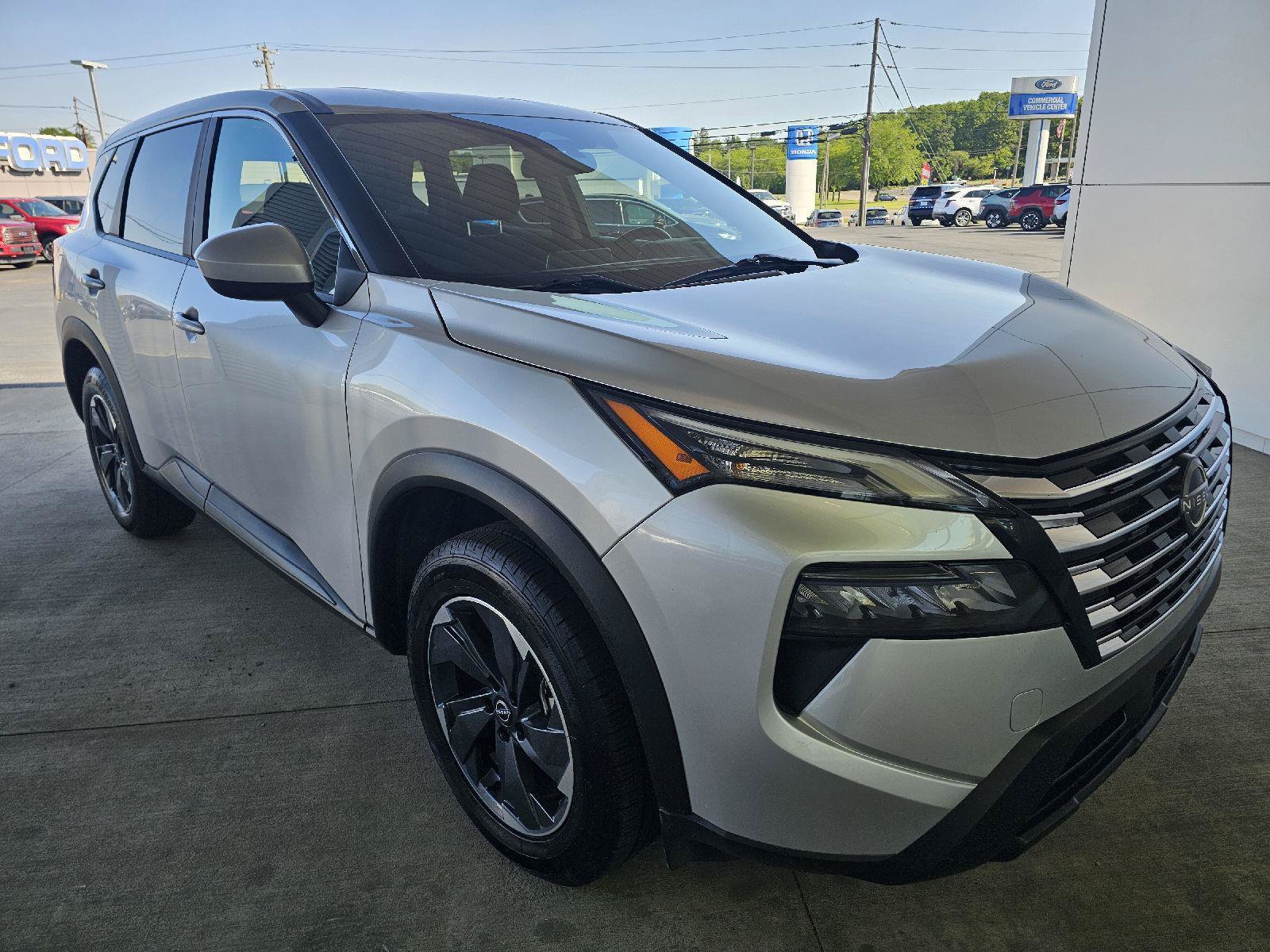 Used 2024 Nissan Rogue SV FWD image 7