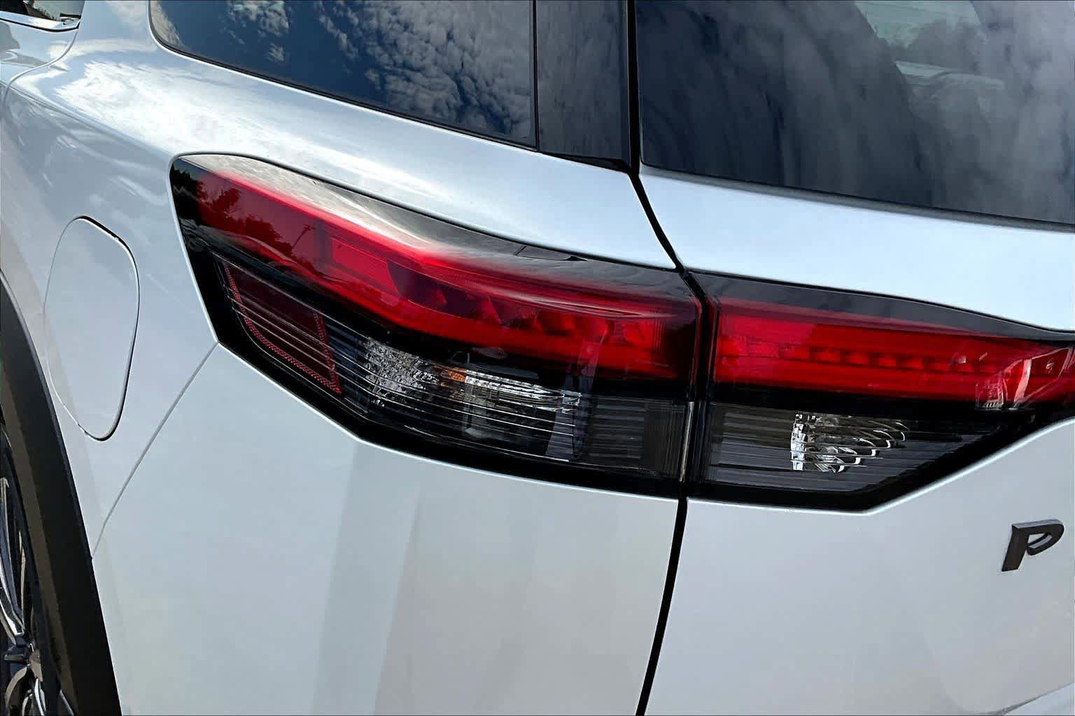 New 2026 Nissan Pathfinder Platinum AWD/4WD image 12