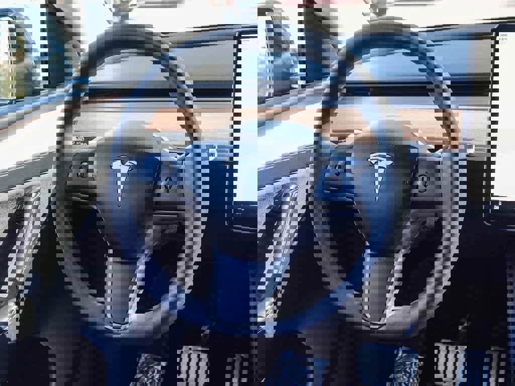 Used 2023 Tesla Model Y Performance image 13