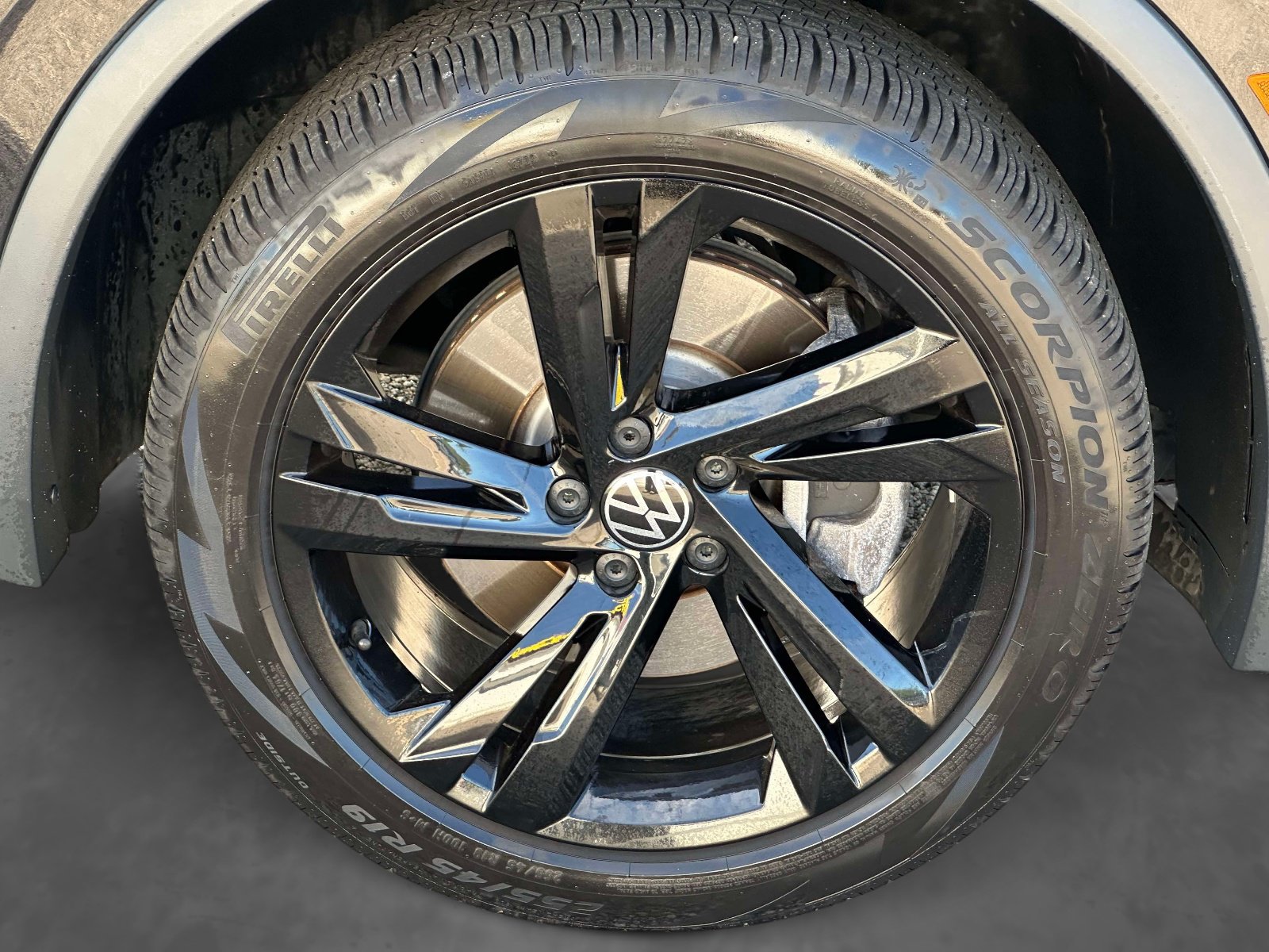 Certified 2024 Volkswagen Tiguan SE R-Line AWD/4WD image 7