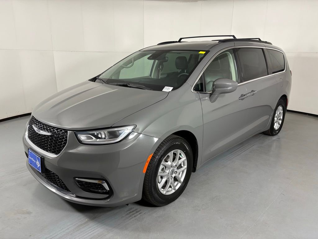 Used 2022 Chrysler Pacifica Touring-L image 4