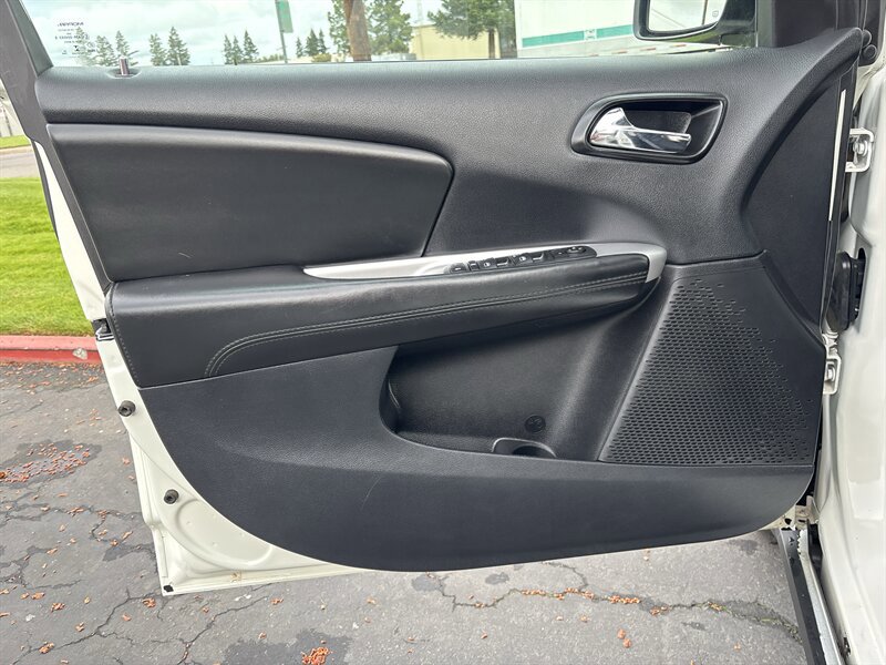 Used 2016 Dodge Journey SE w/ Flexible Seating Group FWD image 19