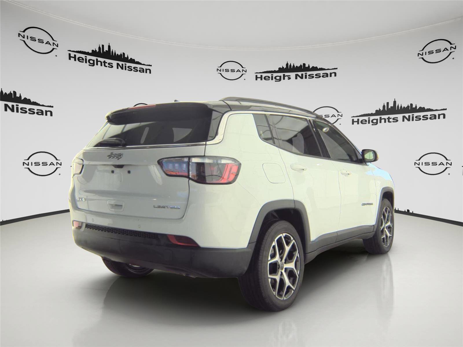 Used 2025 Jeep Compass Limited AWD/4WD image 4