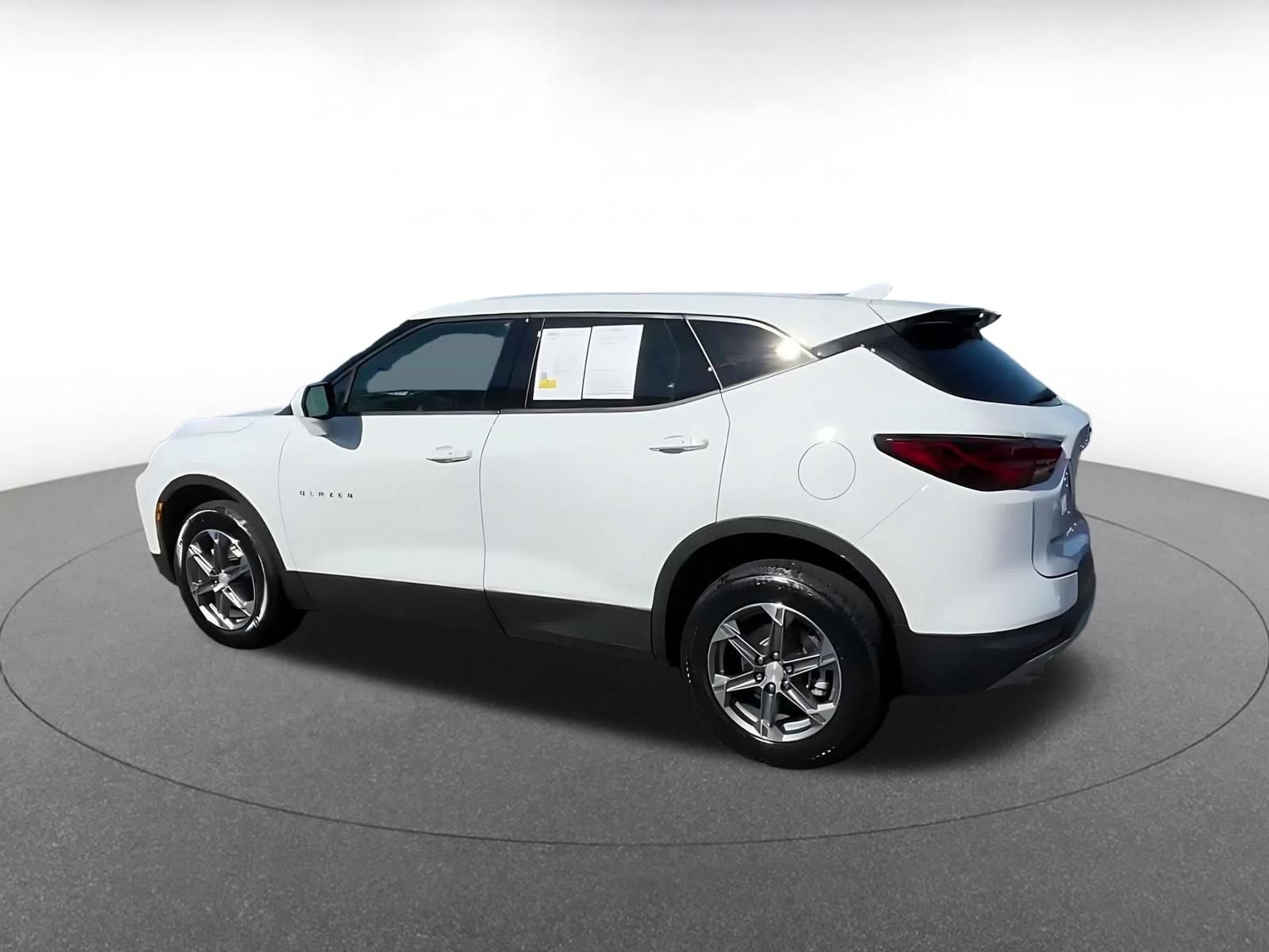 Used 2025 Chevrolet Blazer LT FWD image 9