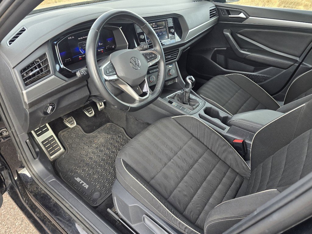 Used 2023 Volkswagen Jetta Sport image 24