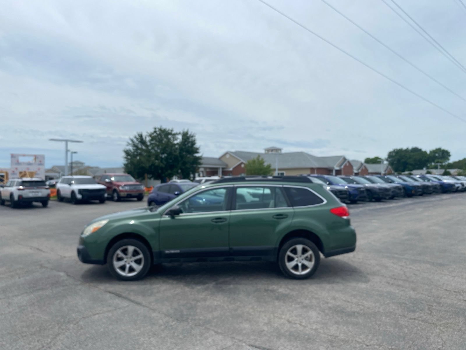 Used 2014 Subaru Outback 2.5i w/ Alloy Wheel Package AWD/4WD image 20