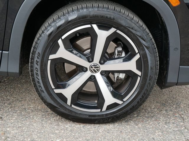 Certified 2025 Volkswagen Tiguan SE AWD/4WD image 9