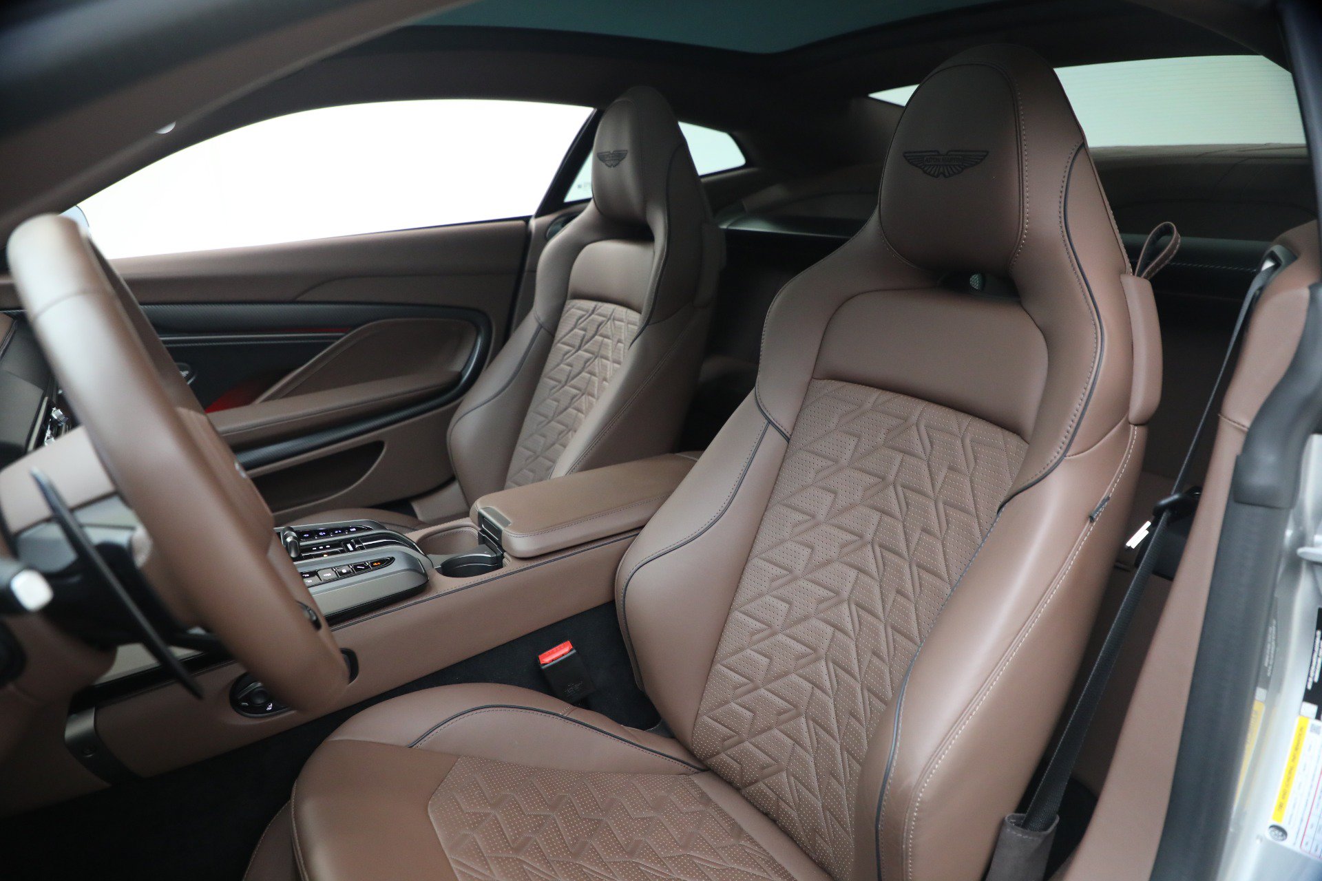 Used 2025 Aston Martin Vanquish RWD image 20